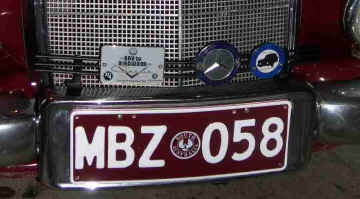 mb_220S_1958_Anthony_Tugwell_badge2.jpg (121679 bytes)