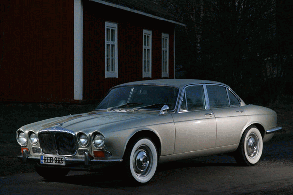 mb_tire_paint_Daimler_Soverign_1973.bmp