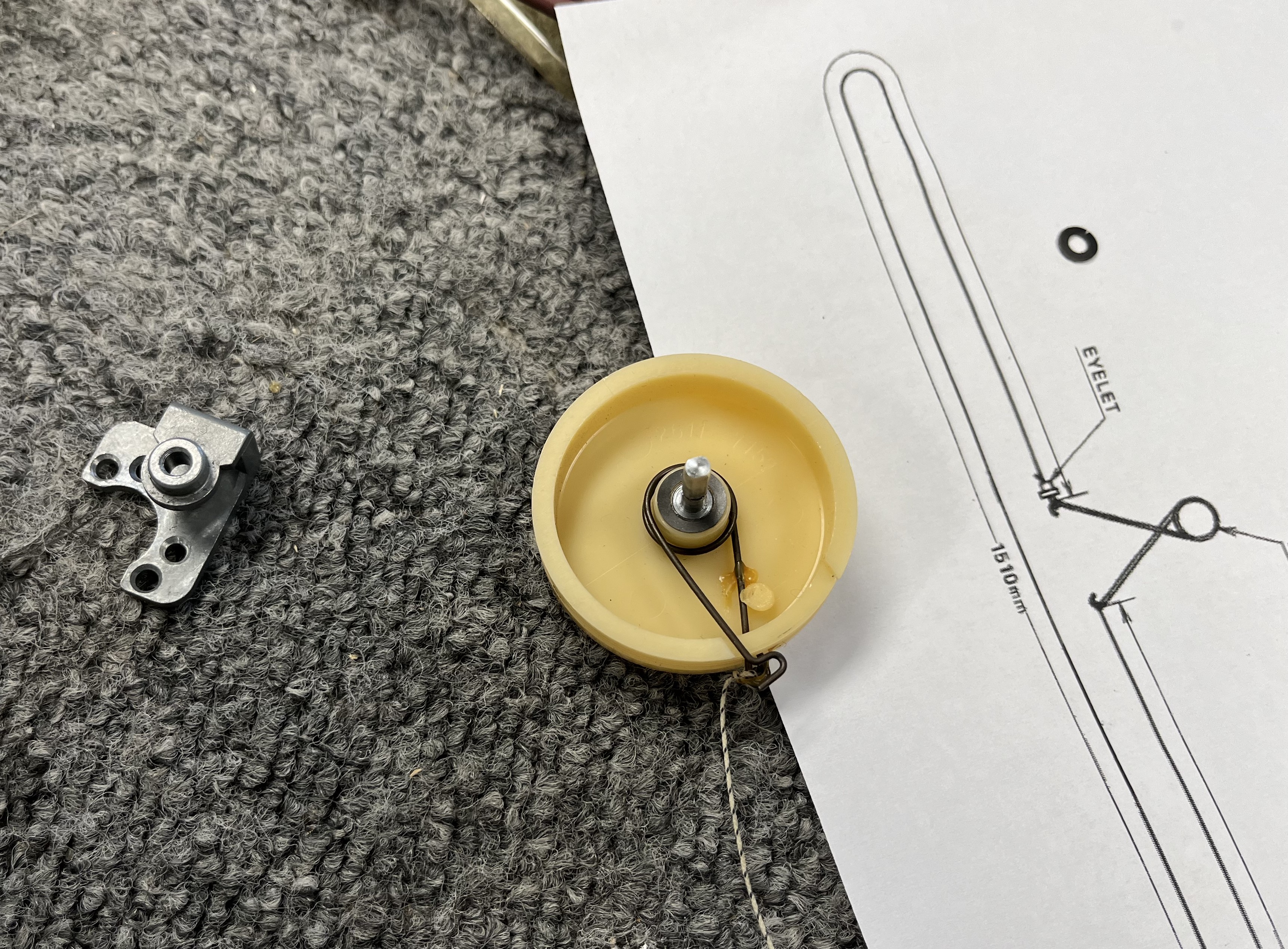 Country Belle Dial String Routing Hands Across the Ether / Overview of Selected Radios